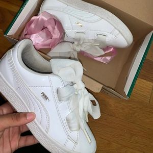 Pumas w/ ribbon shoe strings.